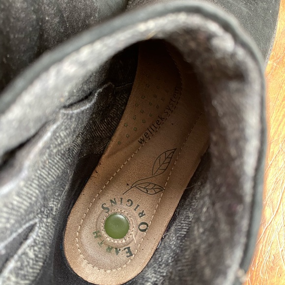 Earth Originals sz 7.5 Black Leather Bootie - Picture 4 of 6